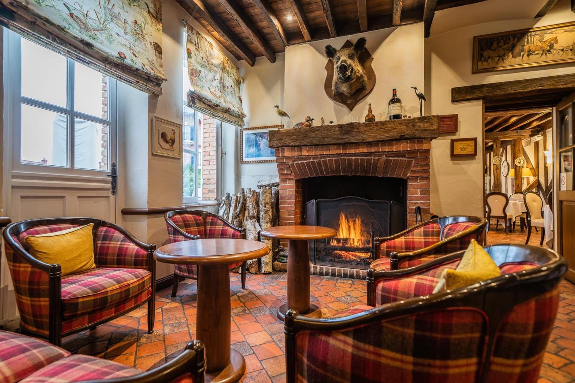Logis Hotel Auberge Du Cheval Blanc Yvoy-le-Marron Dış mekan fotoğraf