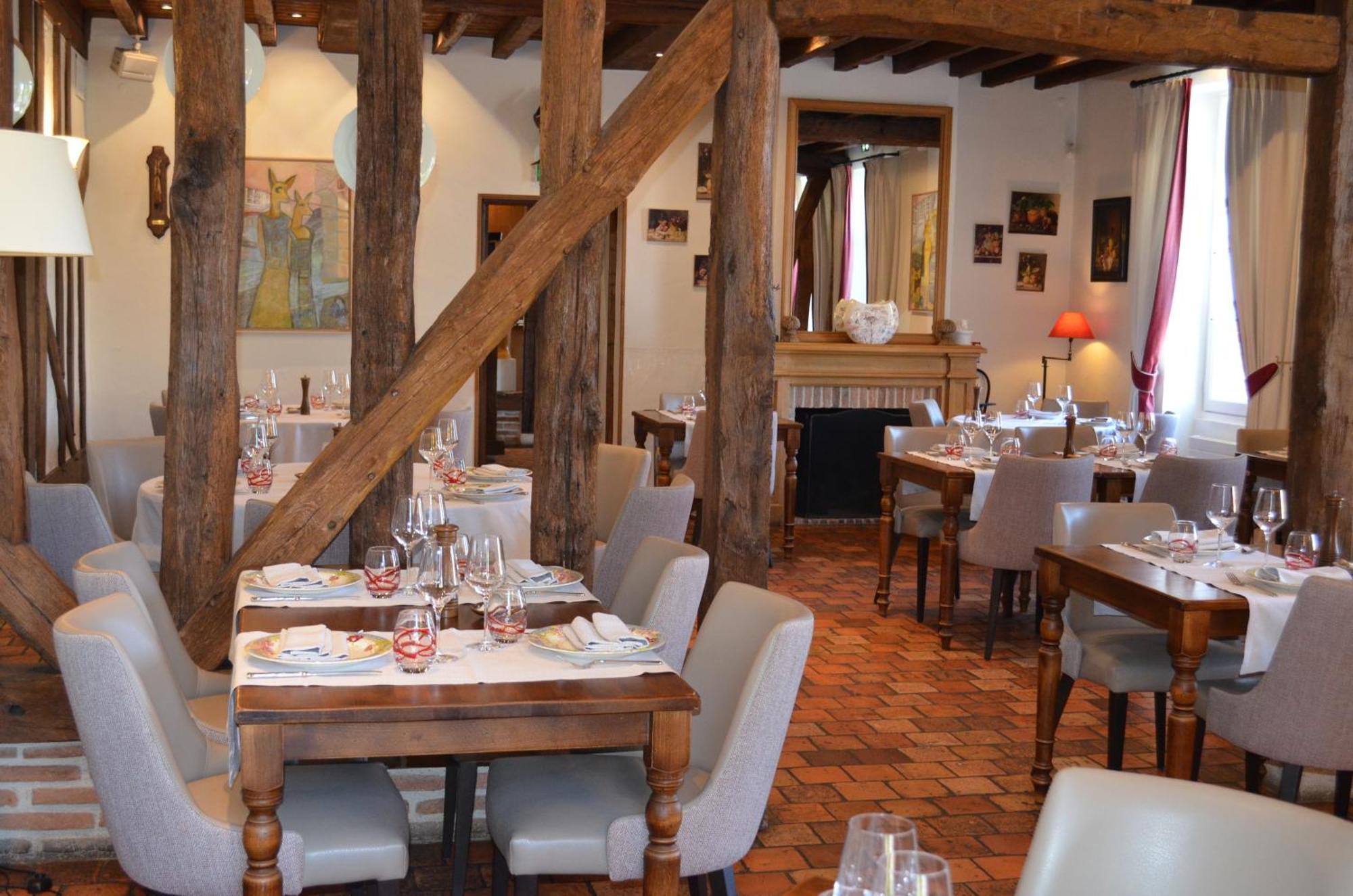 Logis Hotel Auberge Du Cheval Blanc Yvoy-le-Marron Dış mekan fotoğraf
