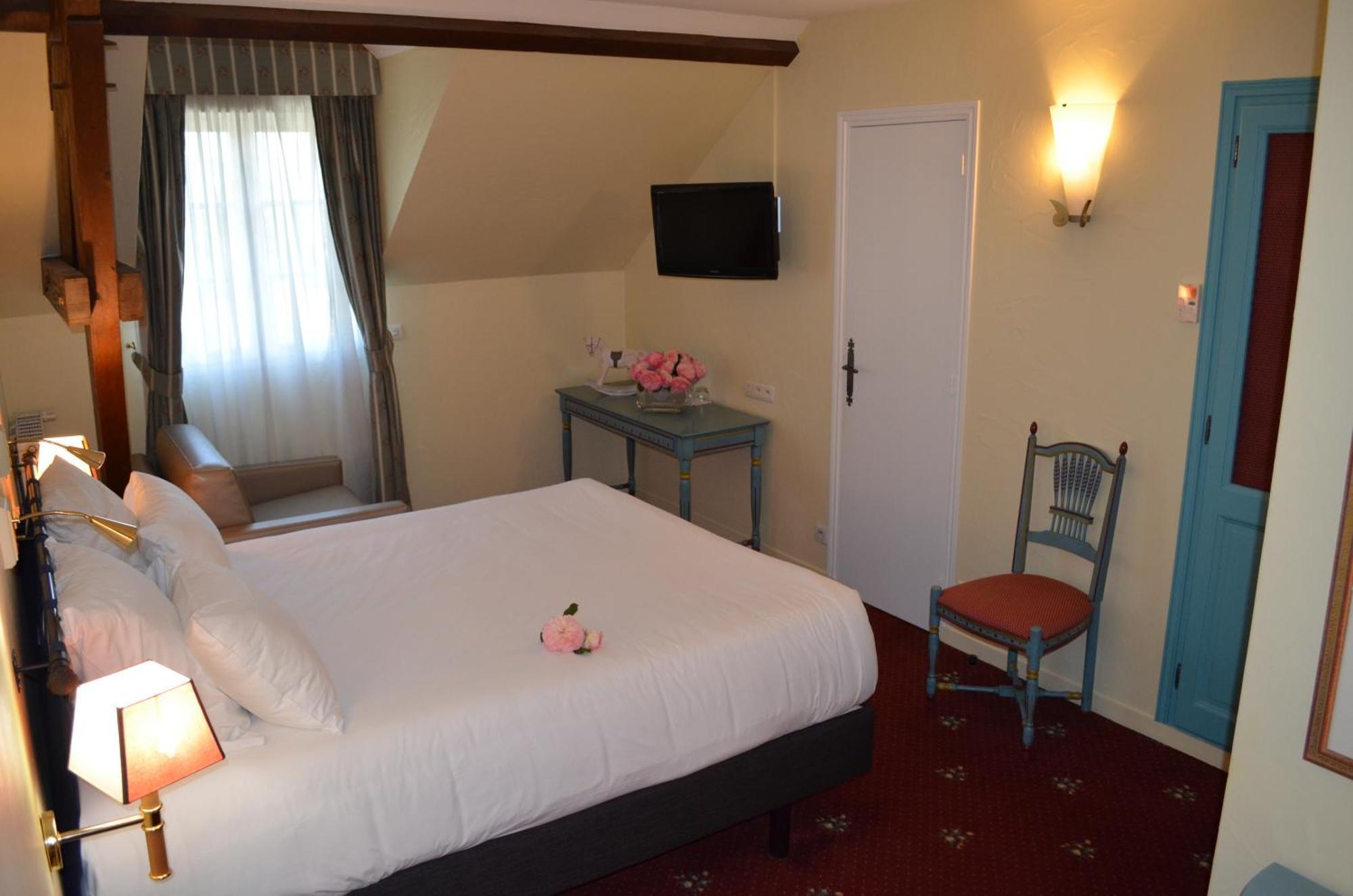Logis Hotel Auberge Du Cheval Blanc Yvoy-le-Marron Dış mekan fotoğraf