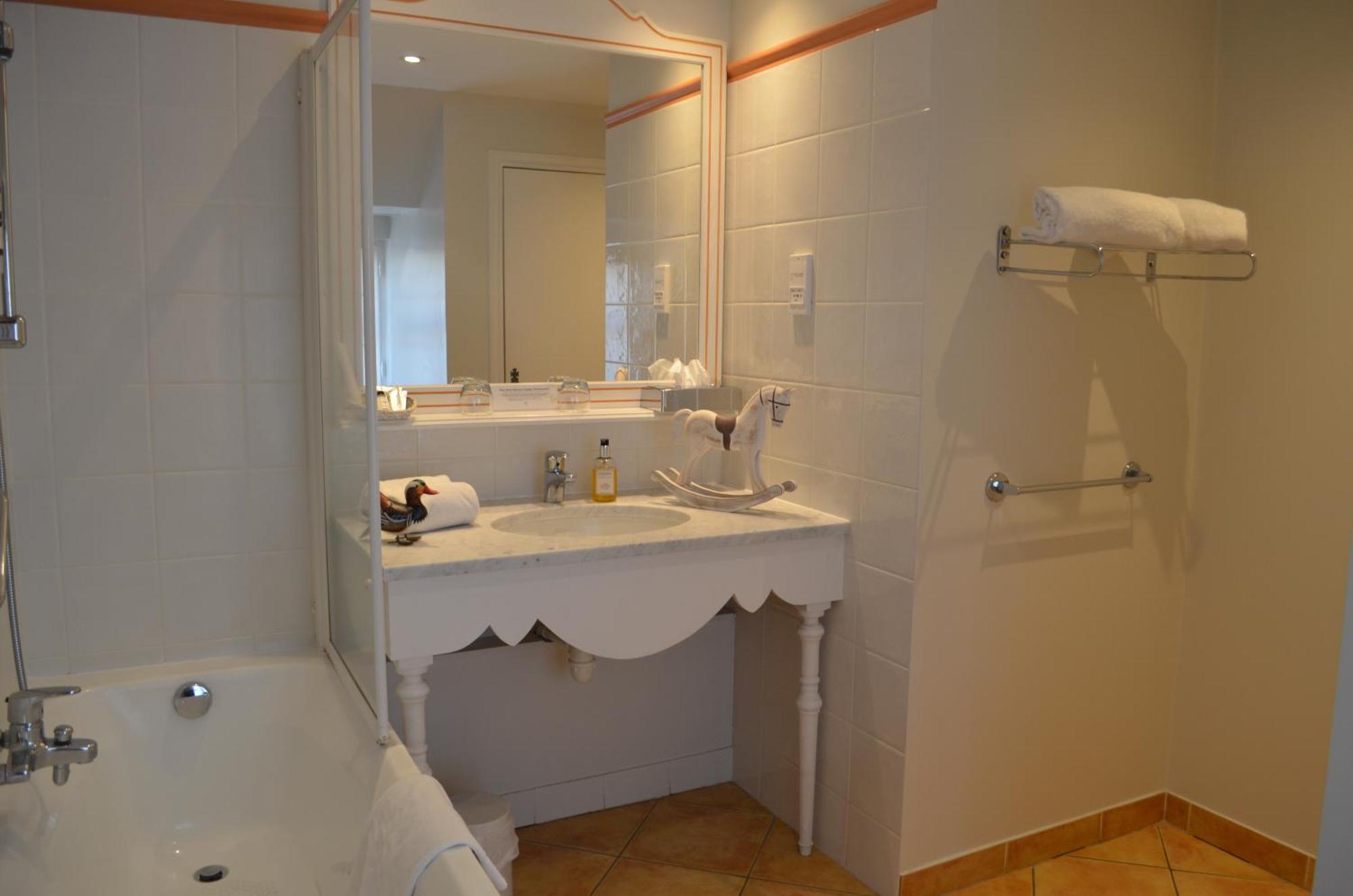 Logis Hotel Auberge Du Cheval Blanc Yvoy-le-Marron Dış mekan fotoğraf