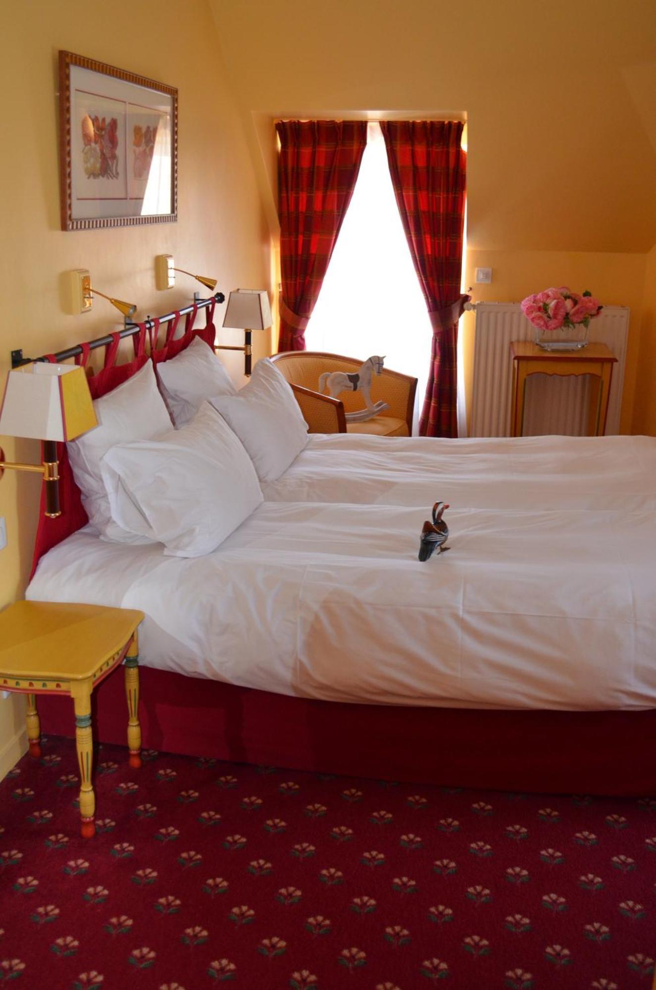 Logis Hotel Auberge Du Cheval Blanc Yvoy-le-Marron Dış mekan fotoğraf