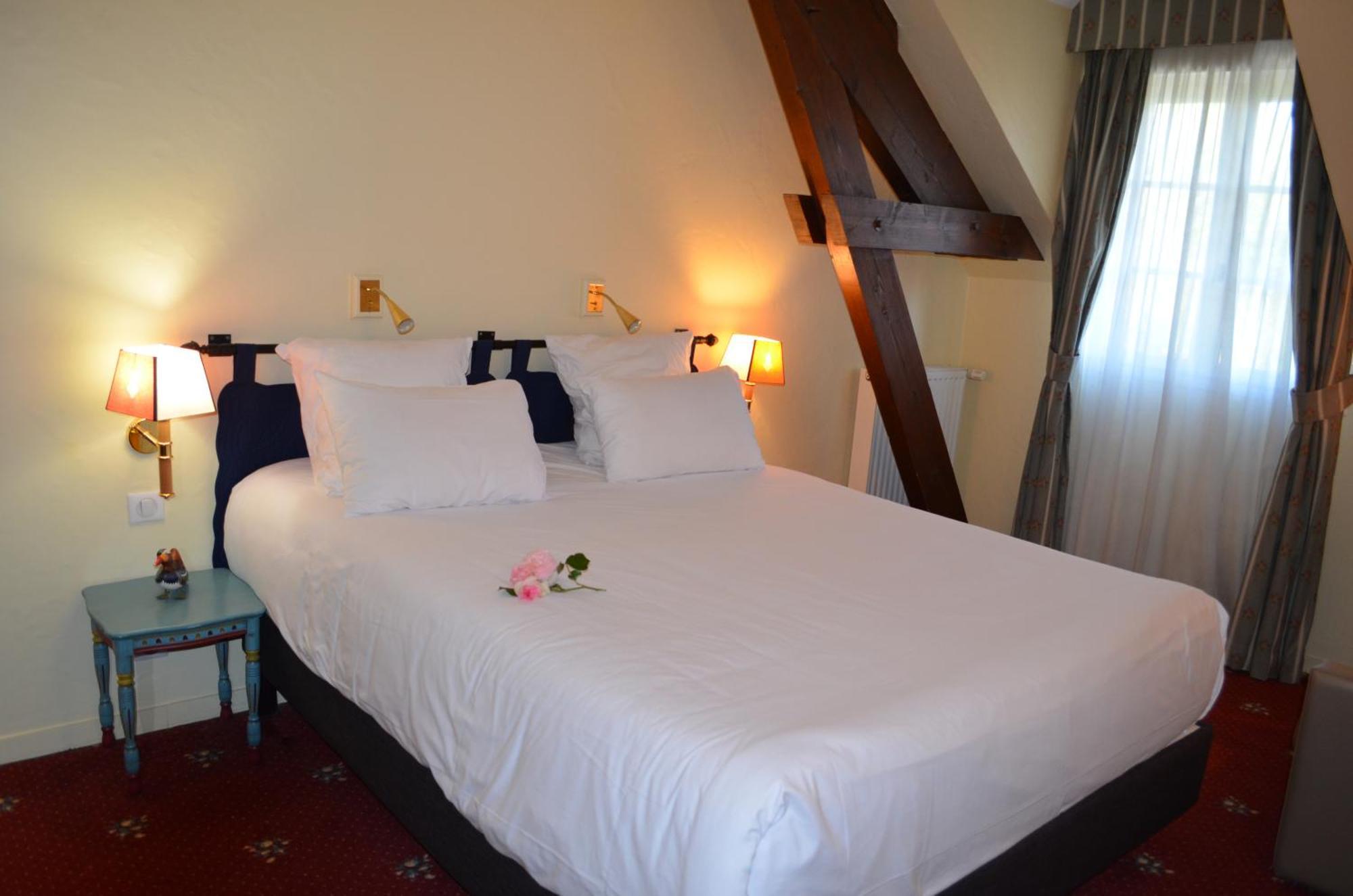 Logis Hotel Auberge Du Cheval Blanc Yvoy-le-Marron Dış mekan fotoğraf