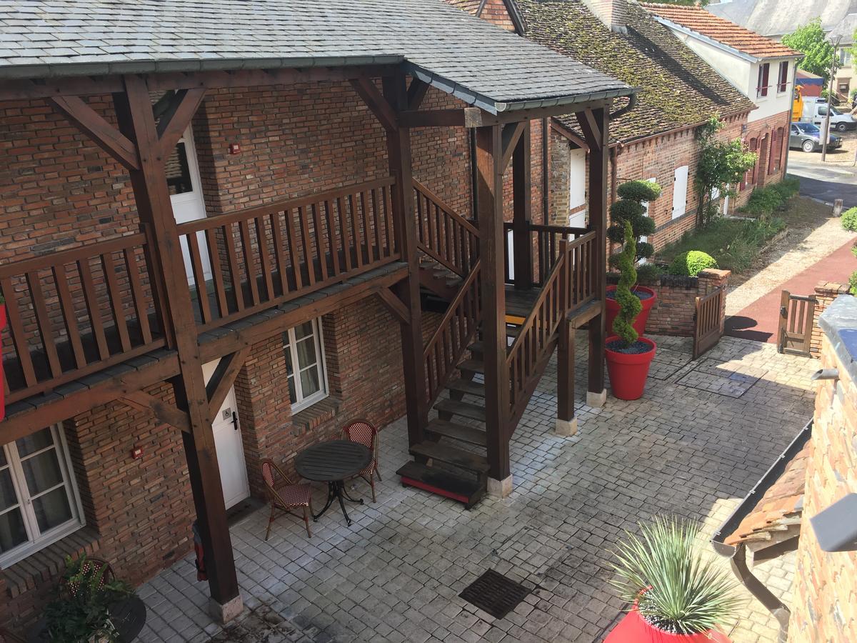 Logis Hotel Auberge Du Cheval Blanc Yvoy-le-Marron Dış mekan fotoğraf