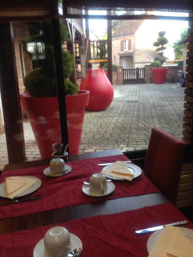 Logis Hotel Auberge Du Cheval Blanc Yvoy-le-Marron Dış mekan fotoğraf