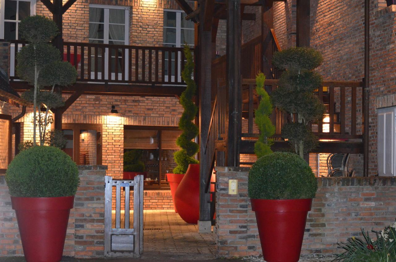 Logis Hotel Auberge Du Cheval Blanc Yvoy-le-Marron Dış mekan fotoğraf