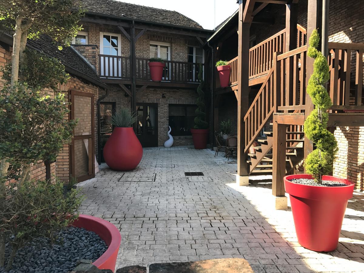 Logis Hotel Auberge Du Cheval Blanc Yvoy-le-Marron Dış mekan fotoğraf